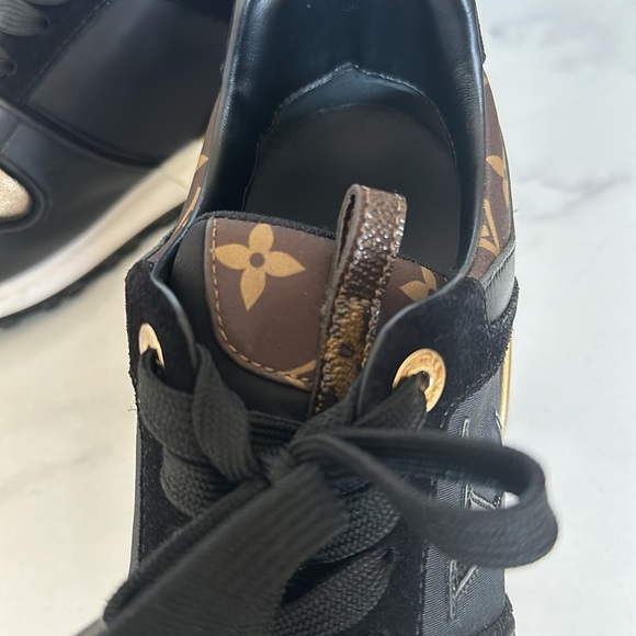 Louis Vuitton Sneakers - Picture 13 of 13